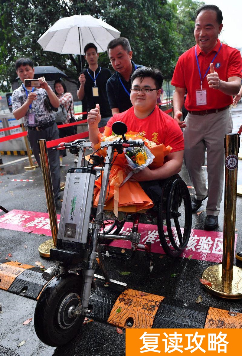 长沙哪些学校有复读班（恒定中学托举“折翼学子”求学之梦）